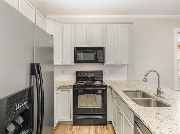 120 Tuska Hills Dr, Holly Springs, NC 27540