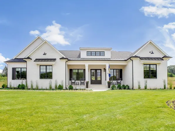 53154 Summer Breeze Dr, South Bend, IN 46637