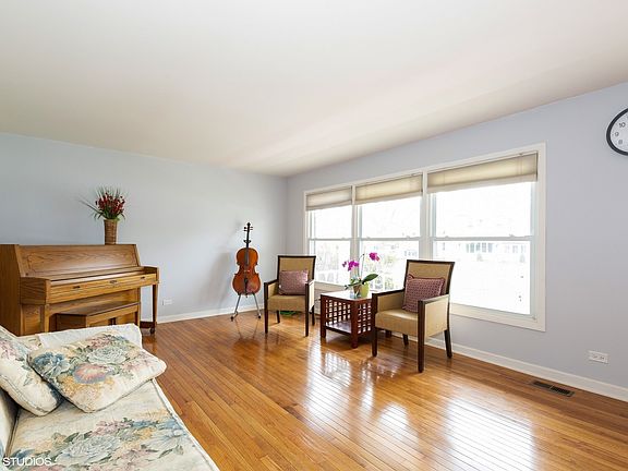 4th image of 1016 Crestfield Ave