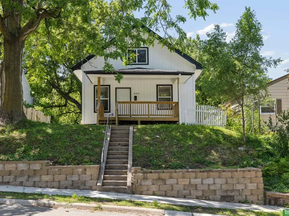 4126 N 43rd St, Omaha, NE 68111