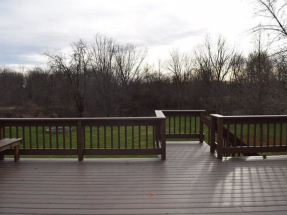 3rd image of 8165 Meadow Dr