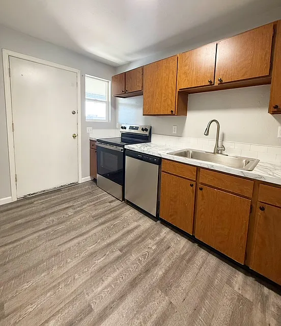 Pelican Hill Apts - 637 Pleasant Ave - 304 — Photo 4