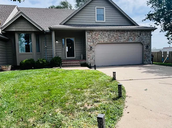 2206 Greenbrier Dr, Lawrence, KS 66047
