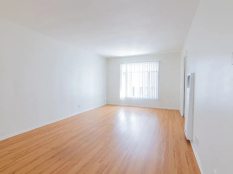 Gayley Manor Apartments — Photo 69