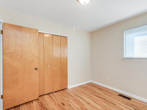 5th image of 28374 Lorraine Ave
