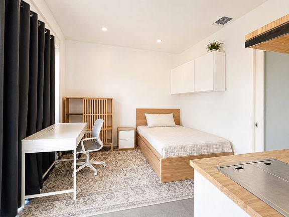 3rd image of 503 K St #1FSTUDIO