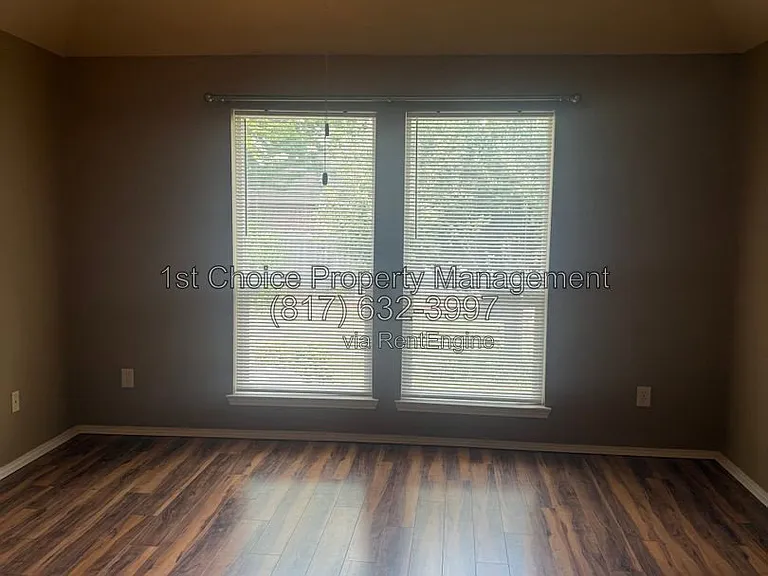 1325 Gatewood Dr — Photo 4