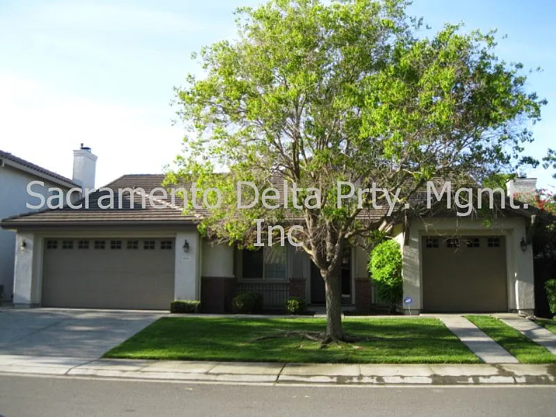 1820 Edgemore Ave photo 1