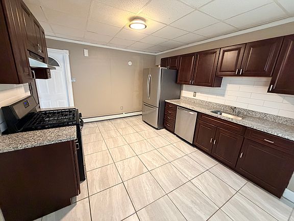 4th image of 22 Linden St #1