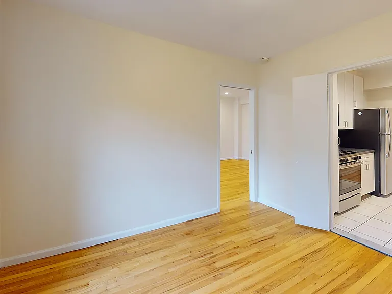 24510 Grand Central Pkwy #4E — Photo 12