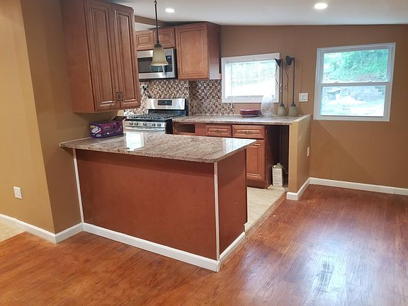 3rd image of 44 Burton Ct