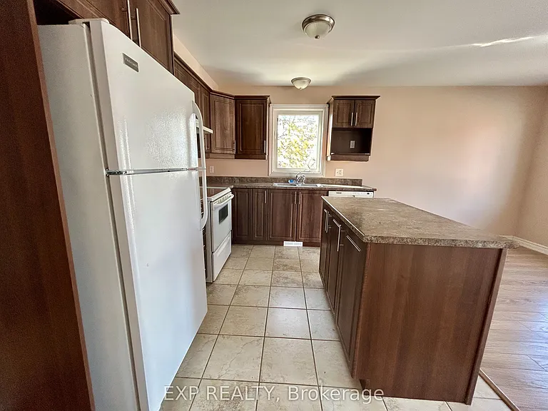 2149 Laurier St #201 — Photo 9