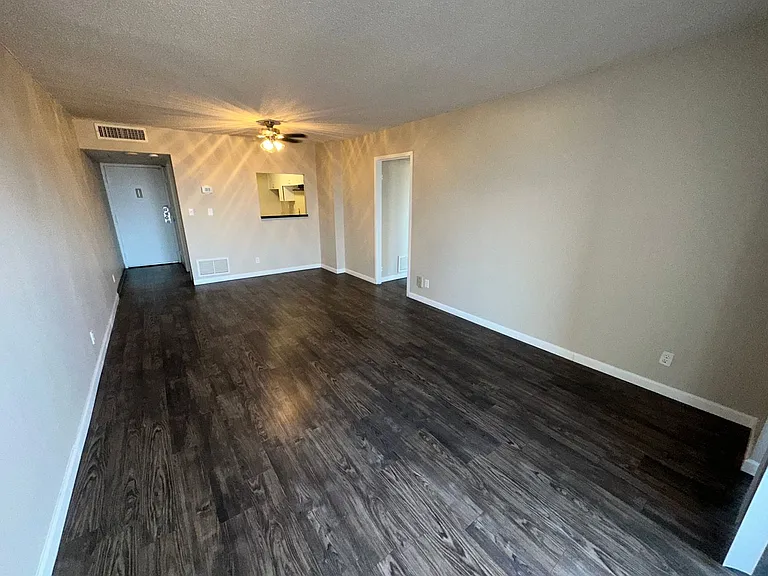 The Regency Apartments — Photo 127