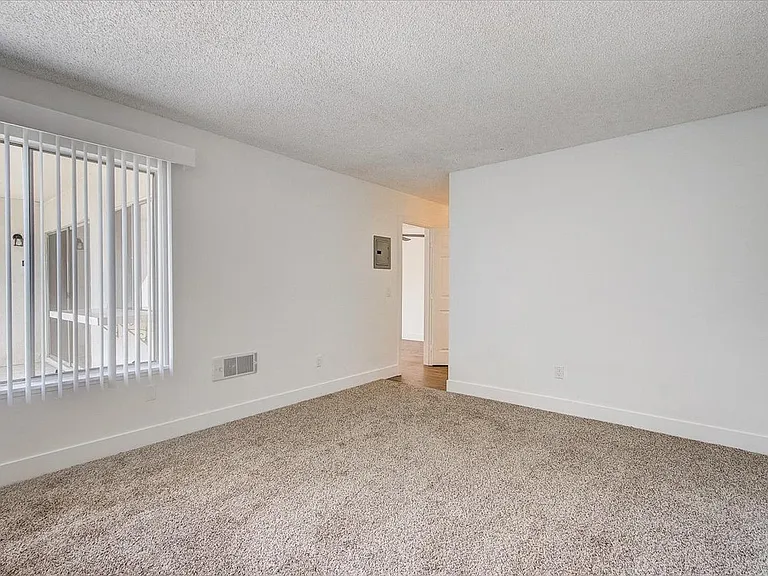 El Cordova Apartments — Photo 20