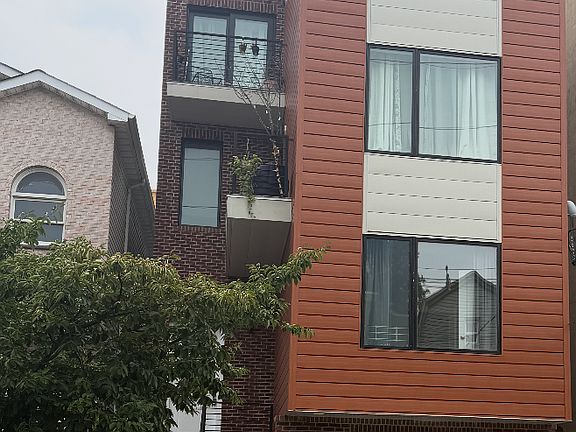 2nd image of 36 Vroom St #2