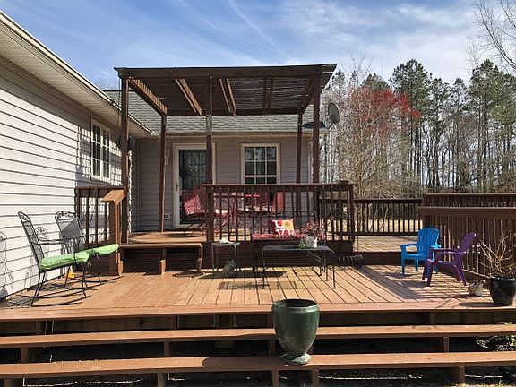 Back deck w/door to sun room