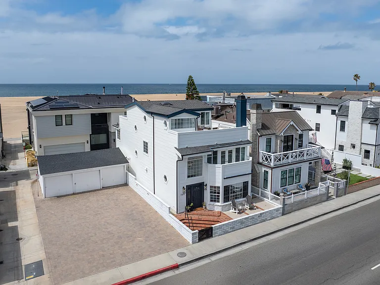 709 W Balboa Blvd — Photo 58