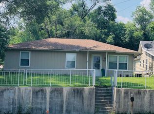 837 E 11th St, Lawrence, KS 66044