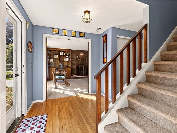 3rd image of 262 Hillary Ln