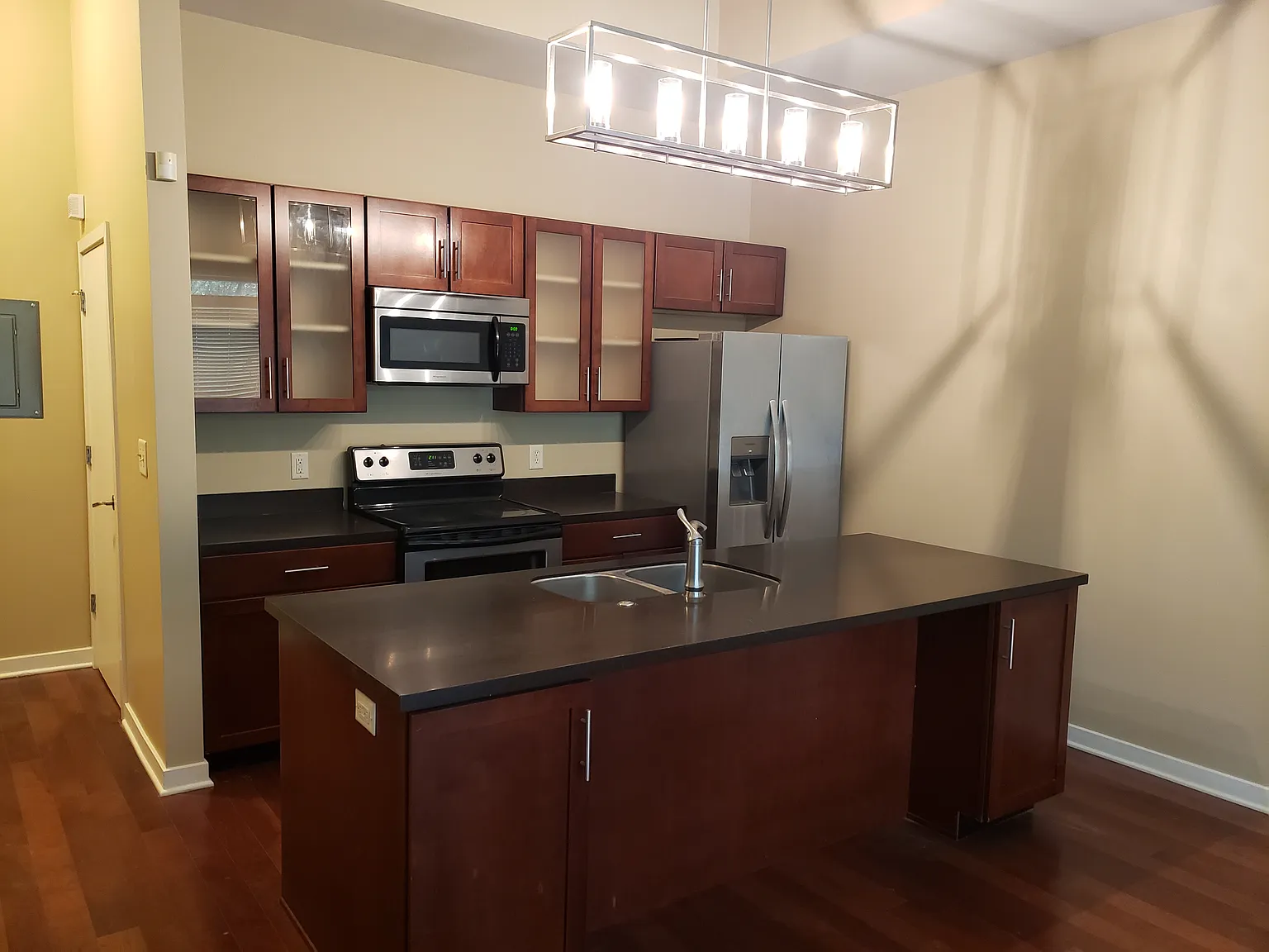 2 bed, 2.5 bath, 1474 sqft, $2,300 — Photo 4
