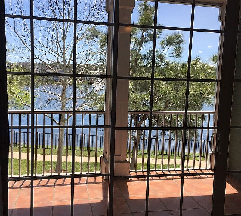  Gorgeous lakeviewtile porch