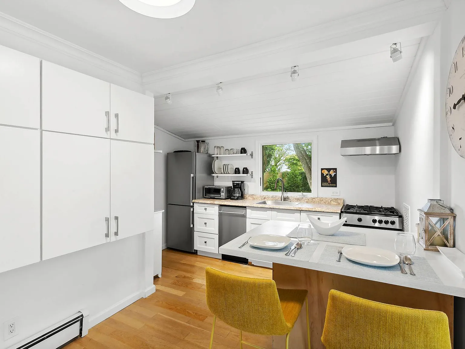 Cozy Coastal Cottage Hampton Point Bay Beach Community — Photo 4