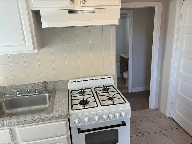 2 bed, 690 sqft, $1,650 — Photo 2