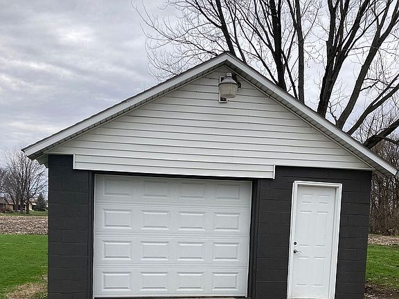 Detached Garage