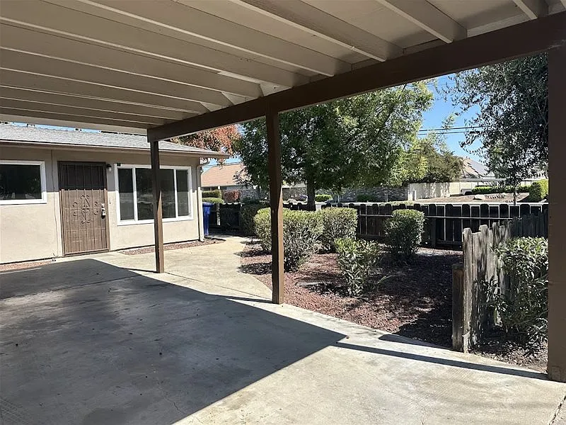 2 bed, 1.0 bath, 720 sqft, $1,595 — Photo 3