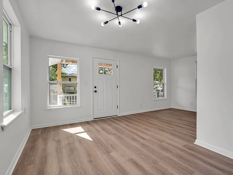 809 Owen Ave — Photo 6