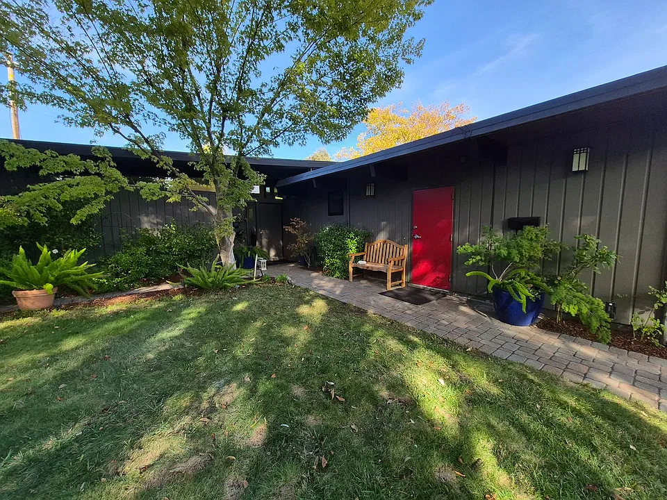 3707 Lindero Dr