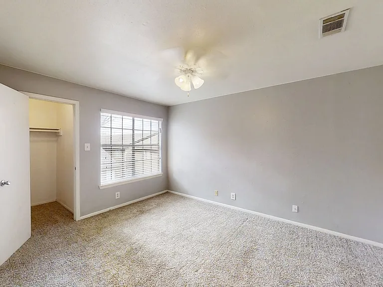 Hill Country Apartments — Photo 8