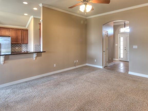 2nd image of 505 Linnhurst Dr