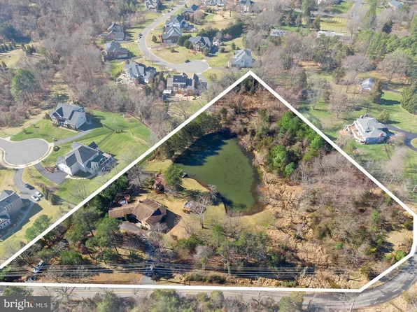 1108 Shaker Woods Rd, Herndon, VA 20170