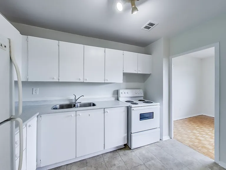 32 Clayland Dr — Photo 9