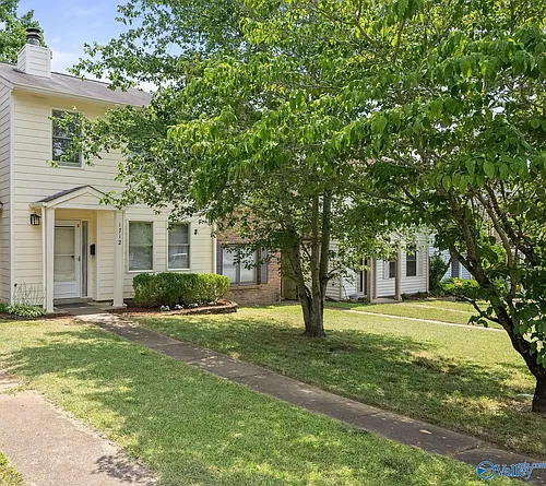 1712 Ward Ave NE Photo 1