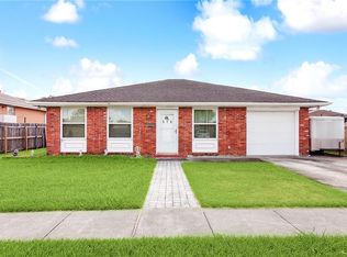 579 Dover Ln, Gretna, LA 70056