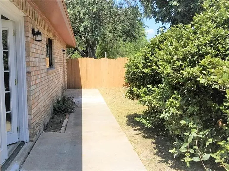 411 E Rose Ellen Cir — Photo 6