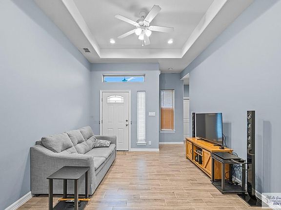 2nd image of 825 Alexandria Ave