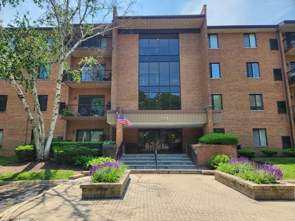709 79th St APT 309, Darien, IL 60561