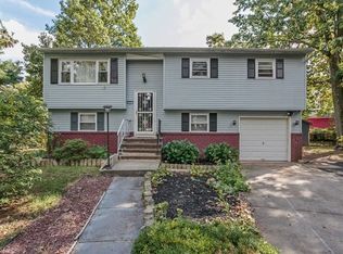 2 Tall Oaks Rd, Somerset, NJ 08873