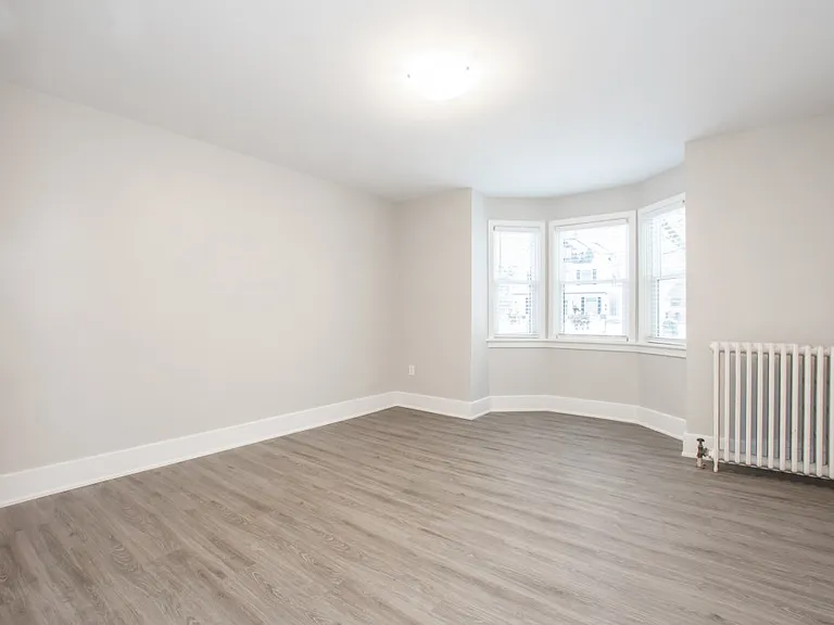 14 Welland Ave — Photo 10