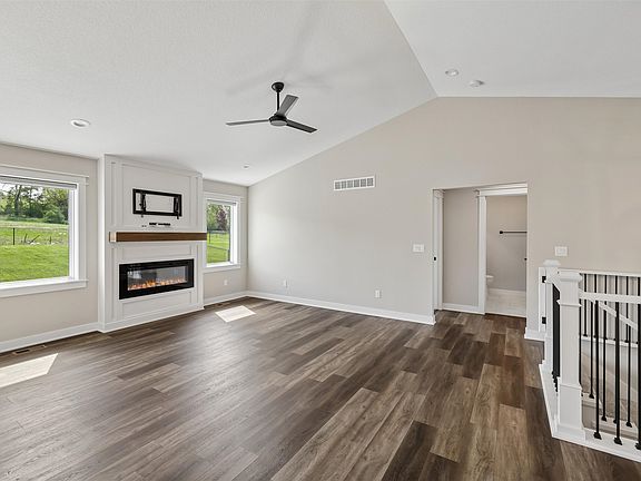 3rd image of 1811 Crabapple Ln