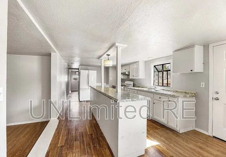 3460 E Colorado Dr — Photo 3