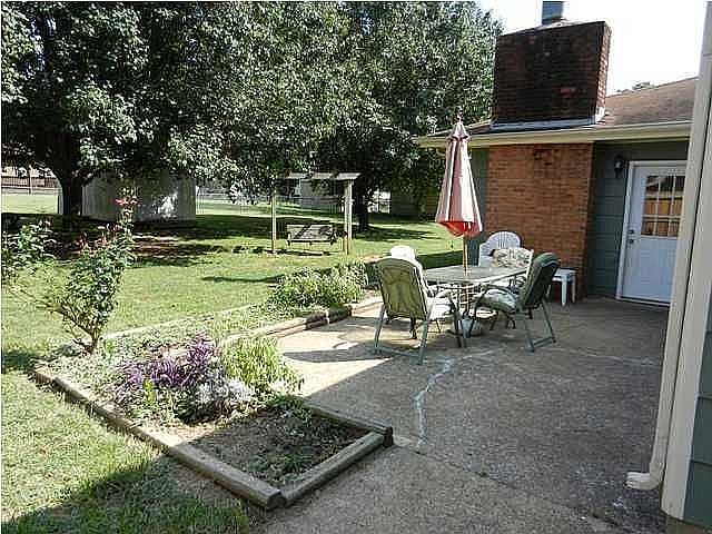 2nd image of 1828 Clayton Dr