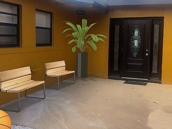 *Virtual staged: frnt porch*