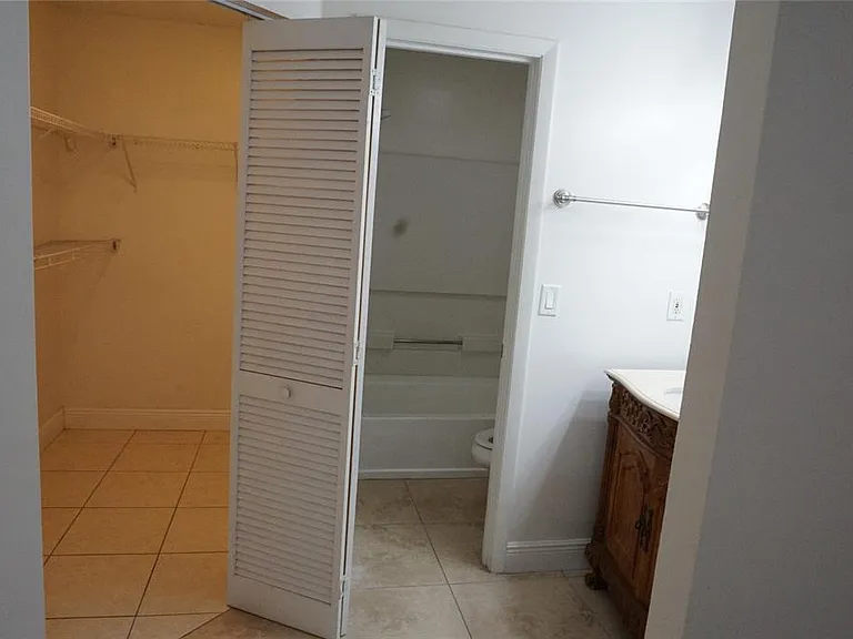 2584 Grassy Point Dr #204 — Photo 11