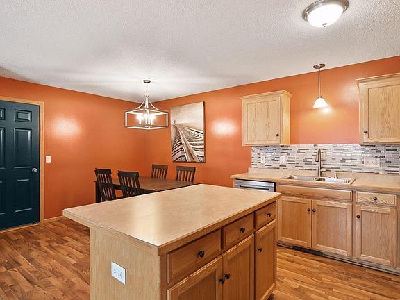 4th image of 10749 Knollwood Ln