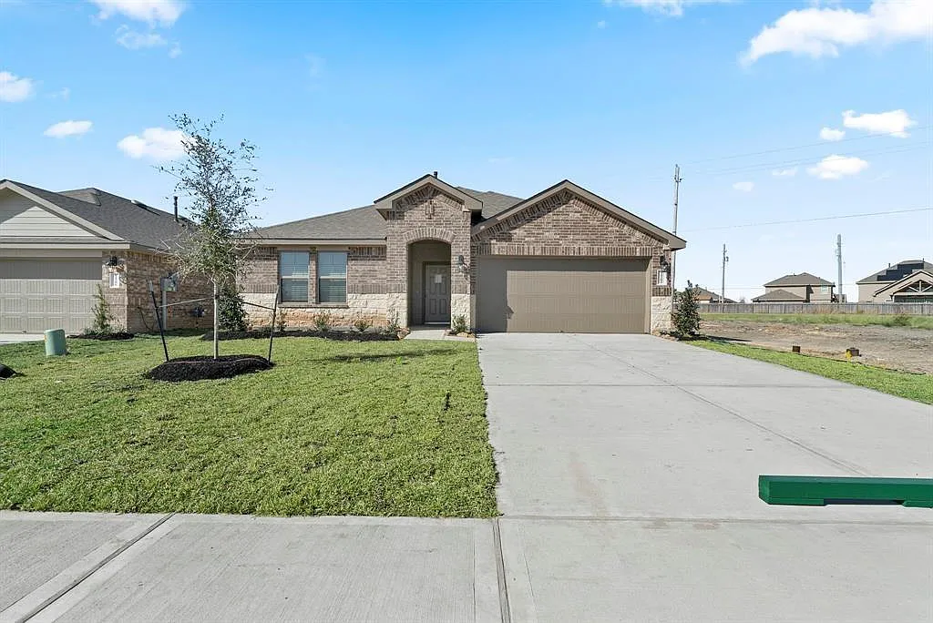 4 bed, 2.0 bath, $2,700 — Photo 1