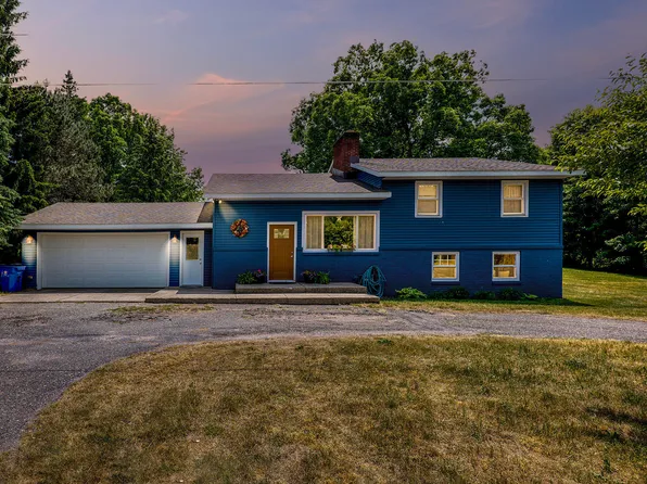 606 Eight Mile Rd NW, Comstock Park, MI 49321